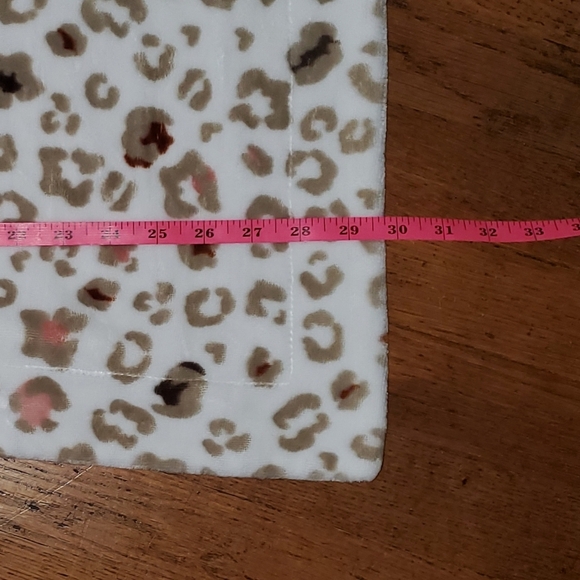 Isaac Mizrahi Animal Print Fleece Blanket - Picture 6 of 9